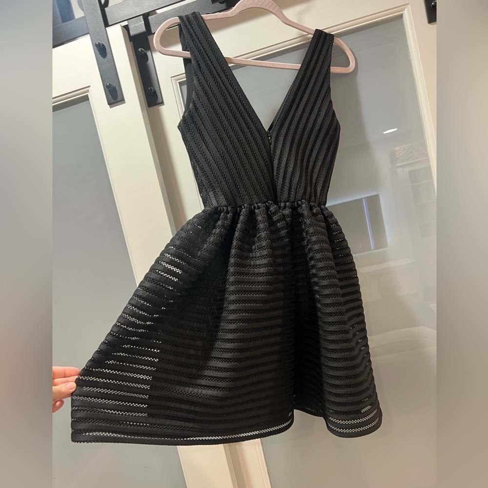 Classic Love…ady Black Sleeveless V Neck Fit and Flare Dress Size Small - Picture 3 of 6